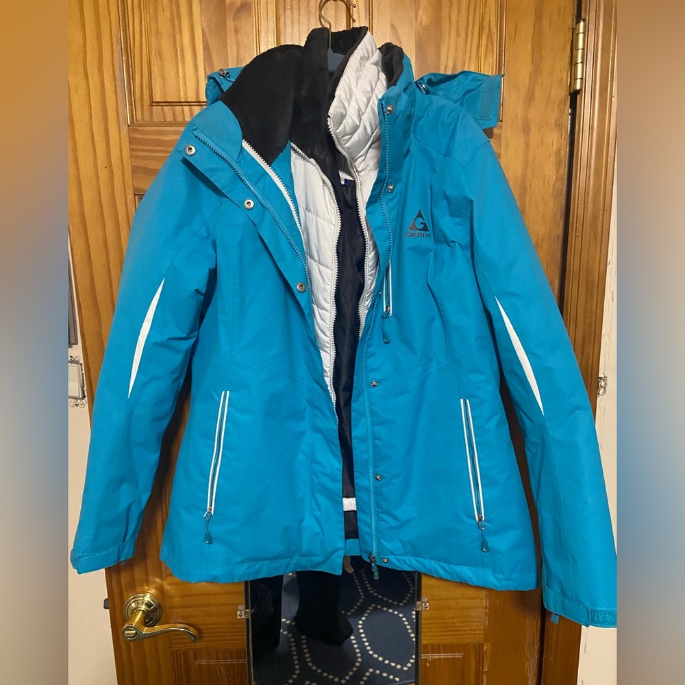 Gerry’s ladies blue and white ski jacket.
